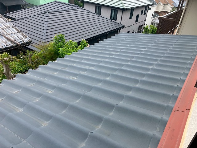 千種区でかわらU屋根の点検を実施、大きな不具合は見当たりませんでしたが雨樋の経年劣化が進んでいる状態でした